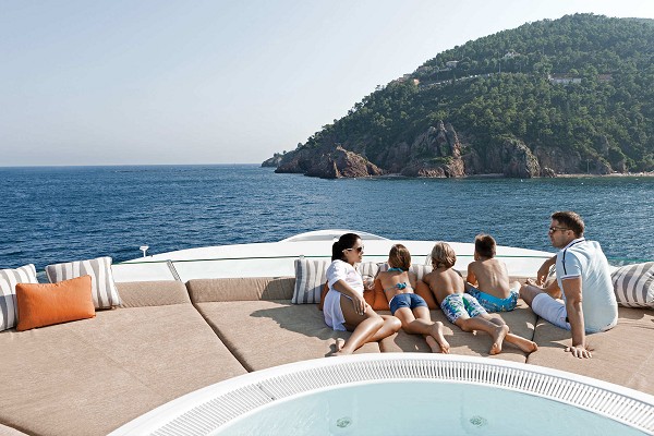 做資深三亞旅游達人，游艇旅游更時尚！